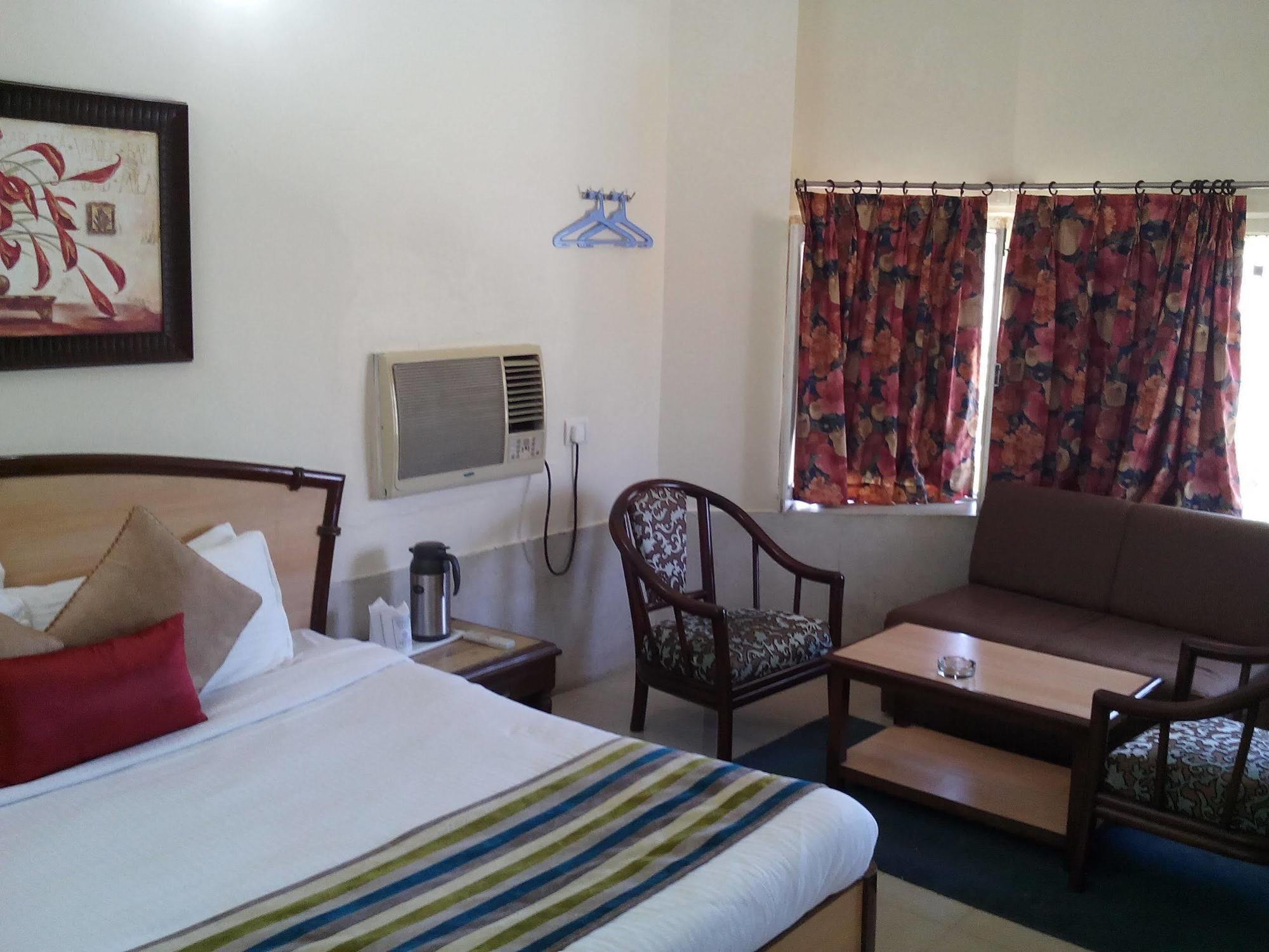 Hotel Karnavati Mount Abu Εξωτερικό φωτογραφία
