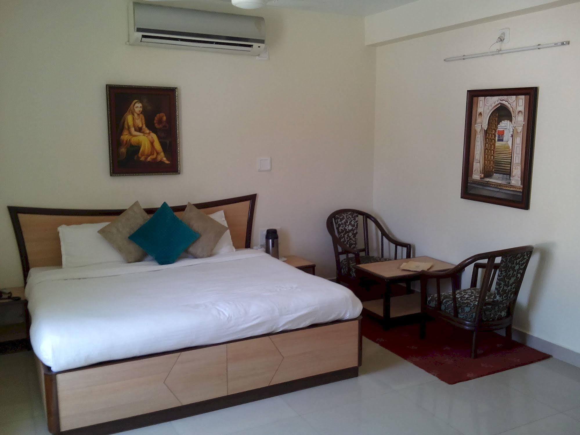 Hotel Karnavati Mount Abu Εξωτερικό φωτογραφία